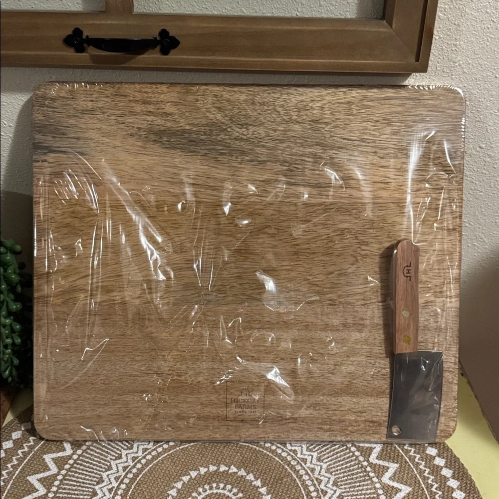 🆕 Hickory Farms Wooden Cutting Board with Knife Set